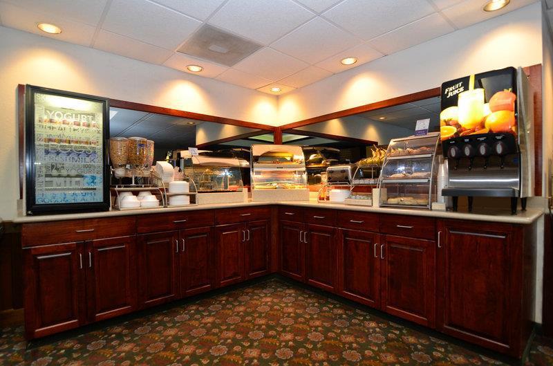 Hotel Baymont By Wyndham Madisonville